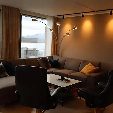 Modern On Kvaloya 트롬쇠